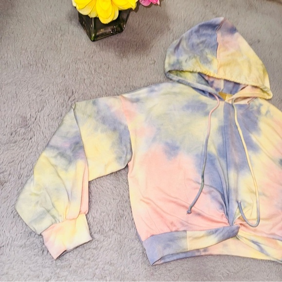 Tie dye twist front crop hoodie - Picture 5 of 8